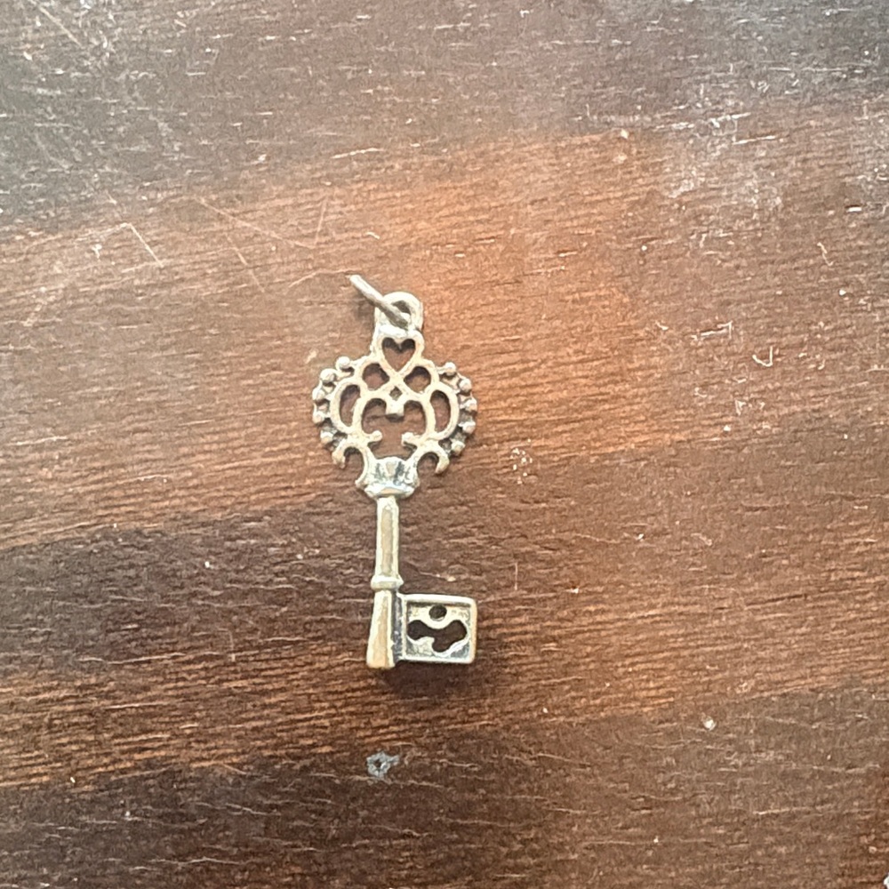 Vintage Style Silver Key Pendant